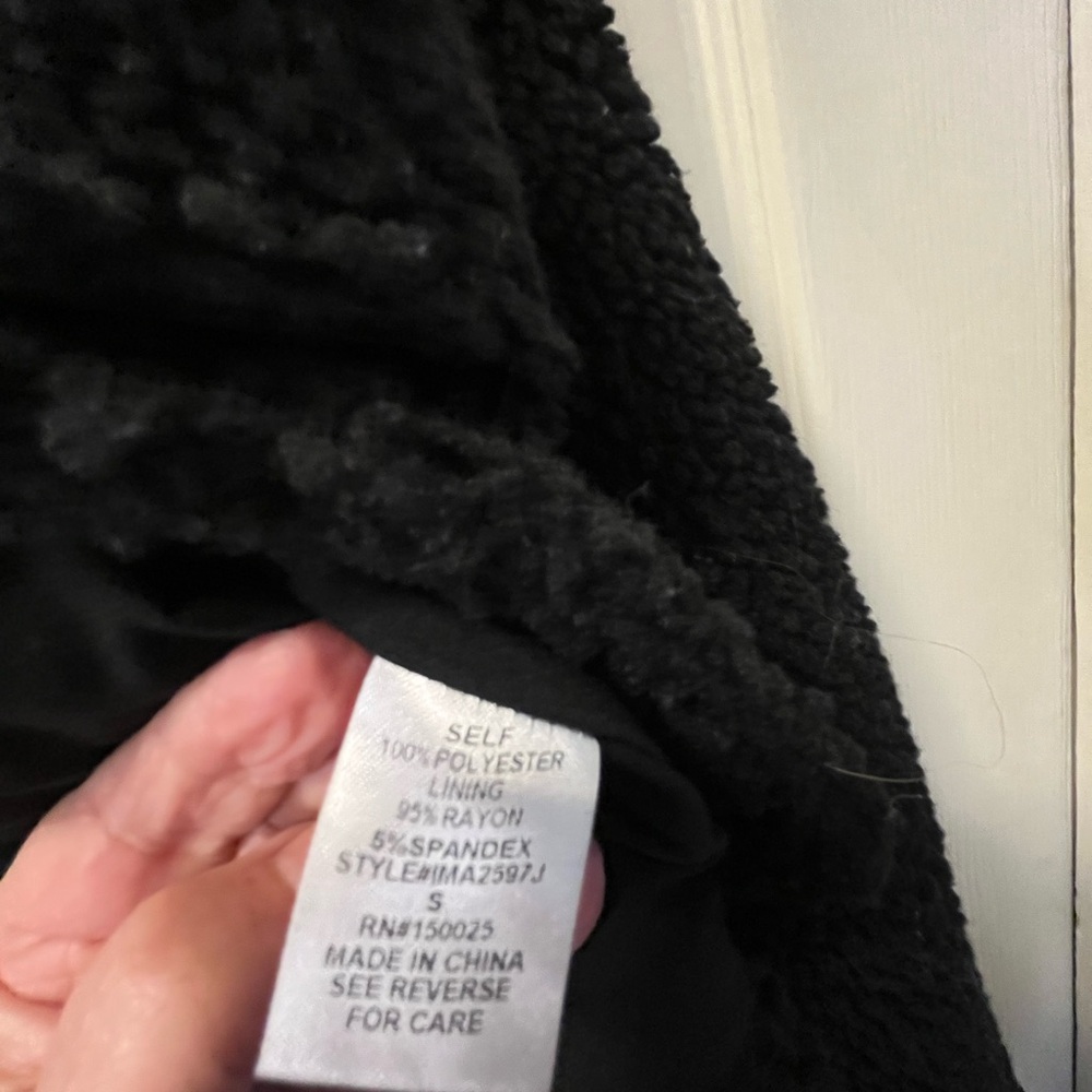 JLUXLABEL Women’s Black Cropped Teddy Jacket. Snap Closure. Size Small. Cozy - Picture 4 of 6